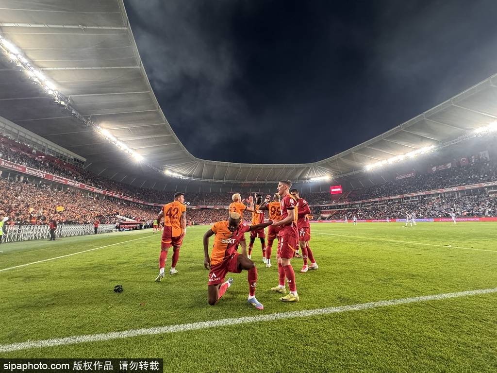 曼联重启奥西姆亨转会谈判：6300万英镑能否带来英超新星？